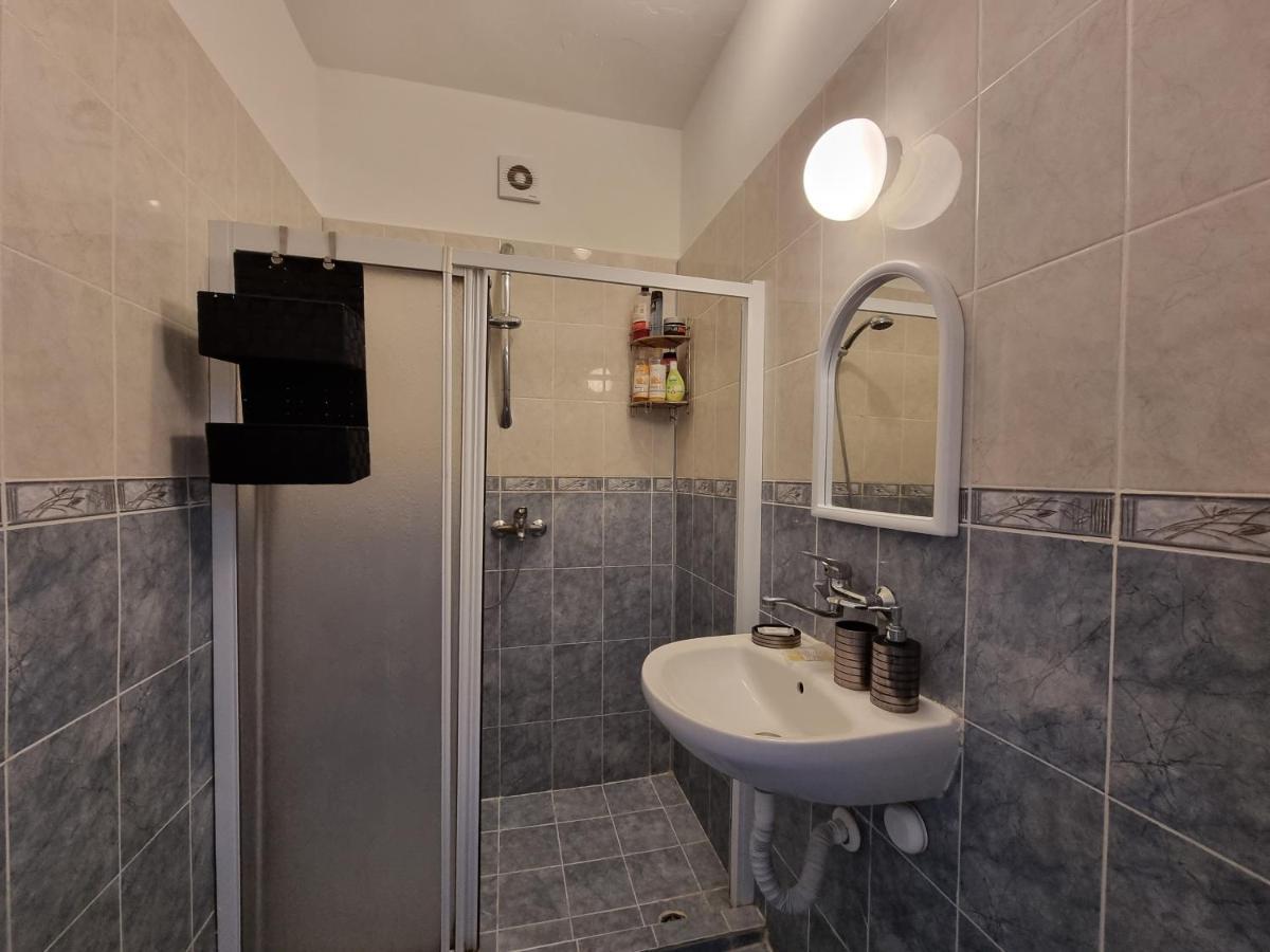 Reni'S Apartment-With Private Parking In Center Burgas Exterior photo