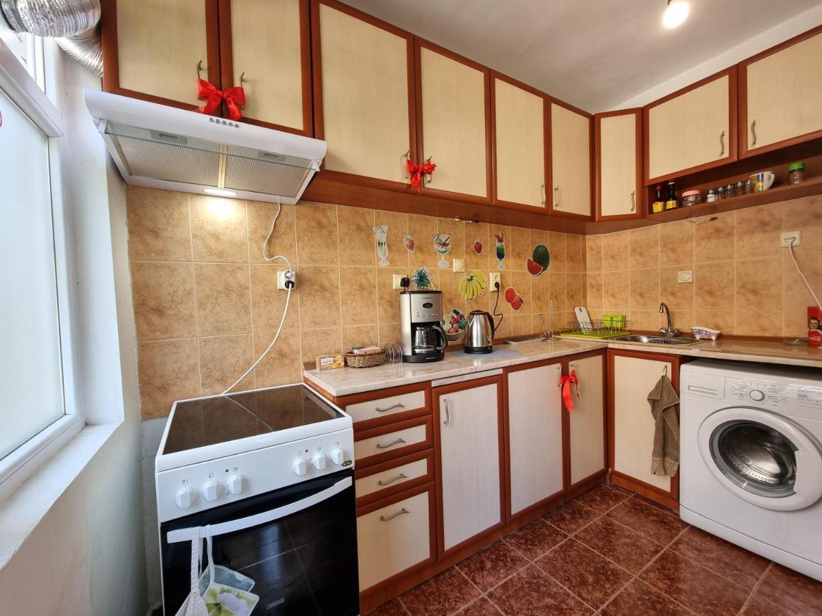 Reni'S Apartment-With Private Parking In Center Burgas Exterior photo
