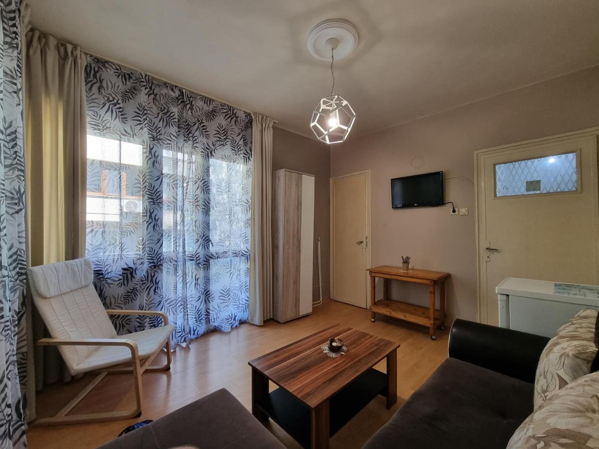 Reni'S Apartment-With Private Parking In Center Burgas Exterior photo