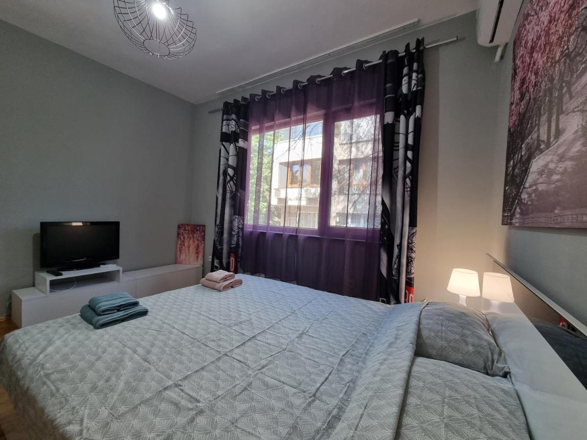 Reni'S Apartment-With Private Parking In Center Burgas Exterior photo
