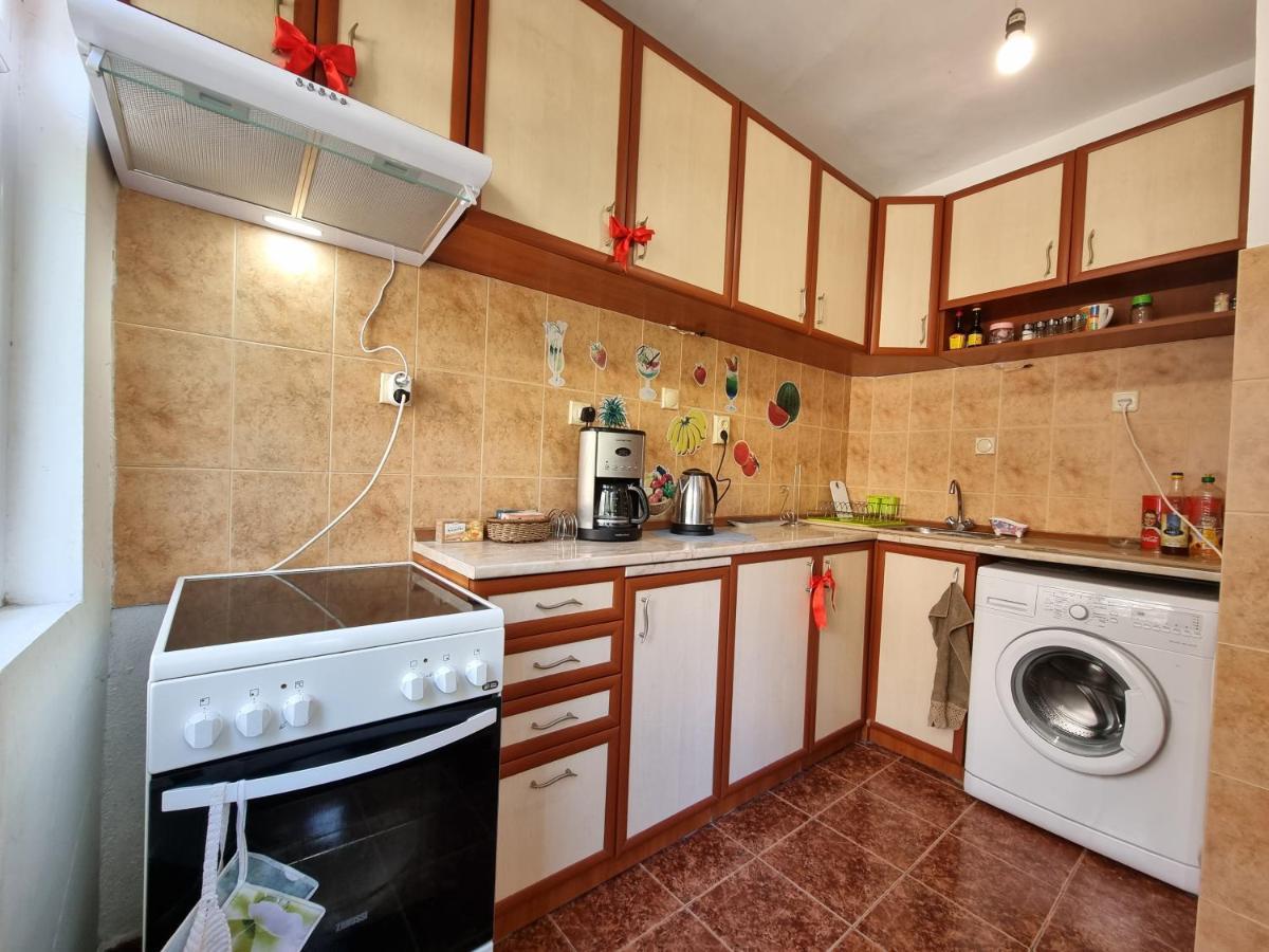 Reni'S Apartment-With Private Parking In Center Burgas Exterior photo