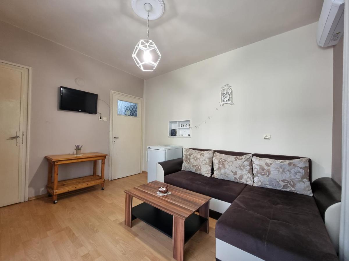 Reni'S Apartment-With Private Parking In Center Burgas Exterior photo