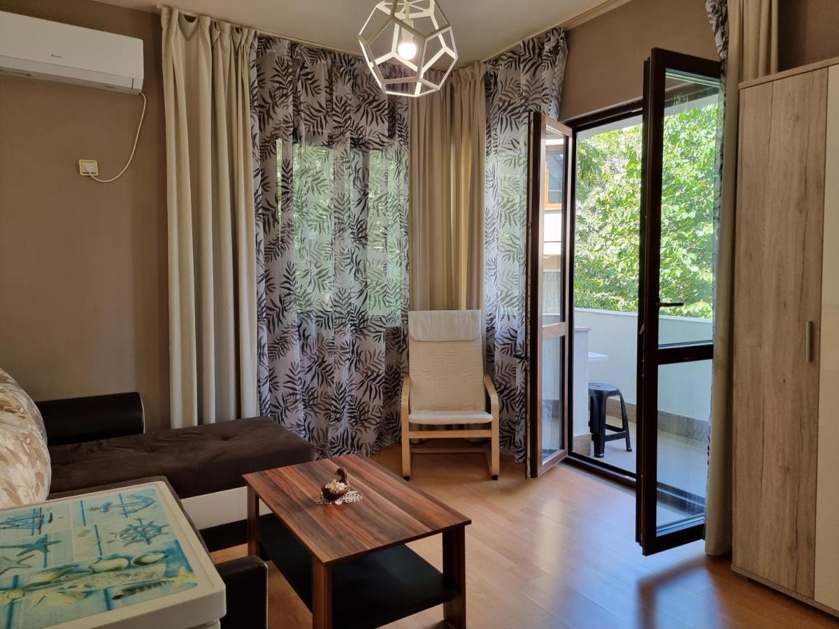 Reni'S Apartment-With Private Parking In Center Burgas Exterior photo