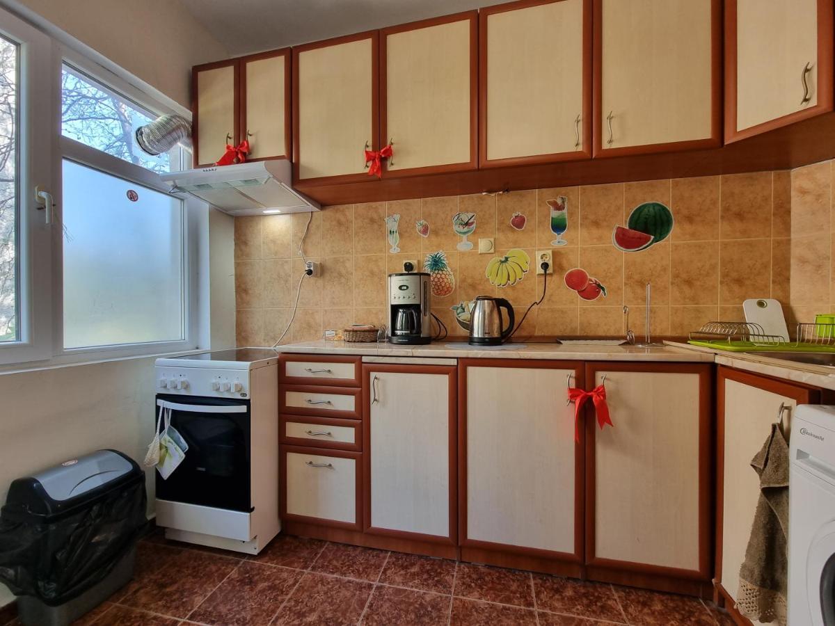Reni'S Apartment-With Private Parking In Center Burgas Exterior photo