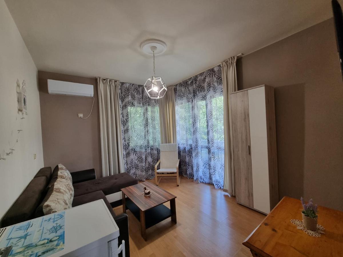 Reni'S Apartment-With Private Parking In Center Burgas Exterior photo