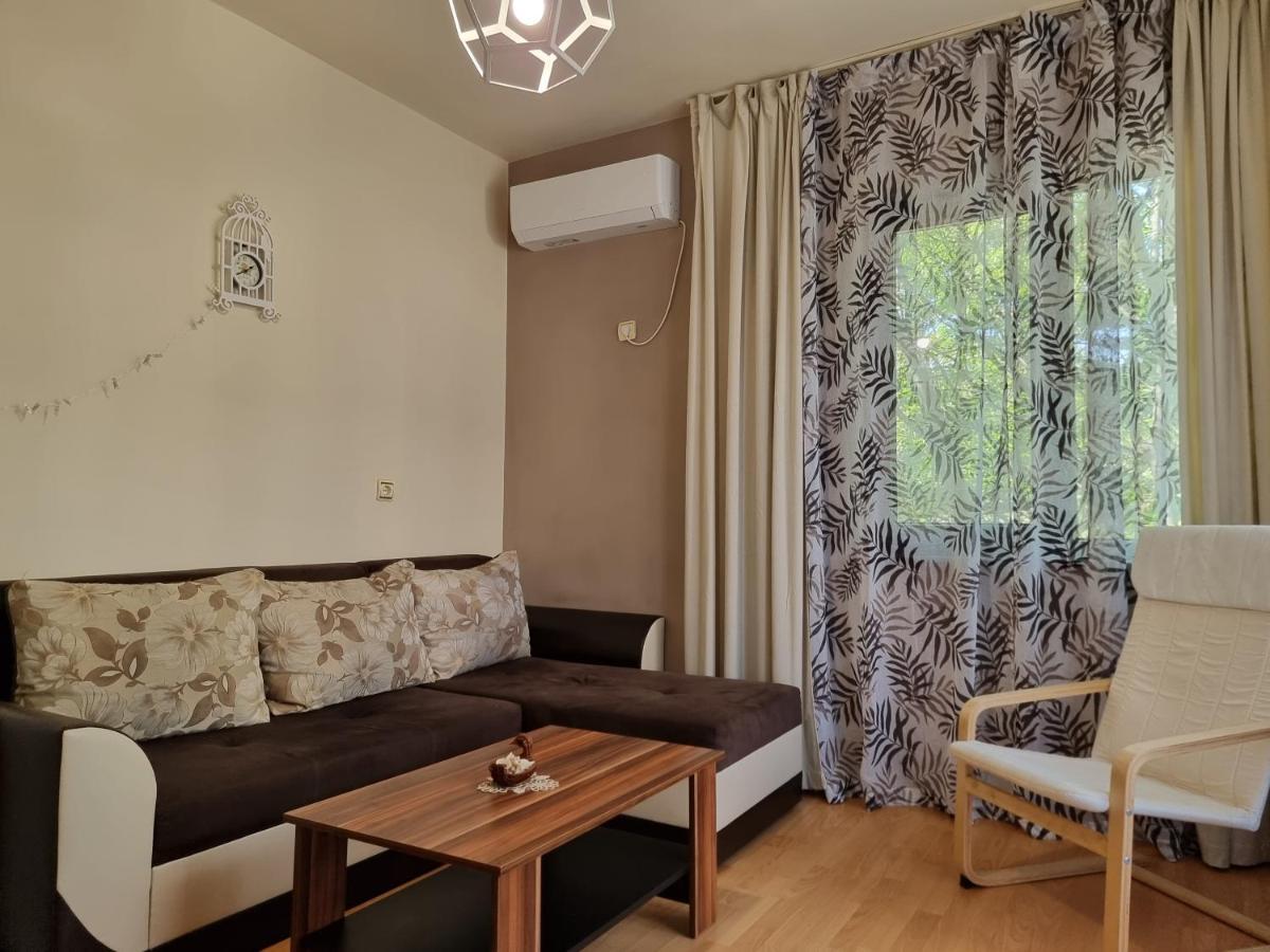 Reni'S Apartment-With Private Parking In Center Burgas Exterior photo