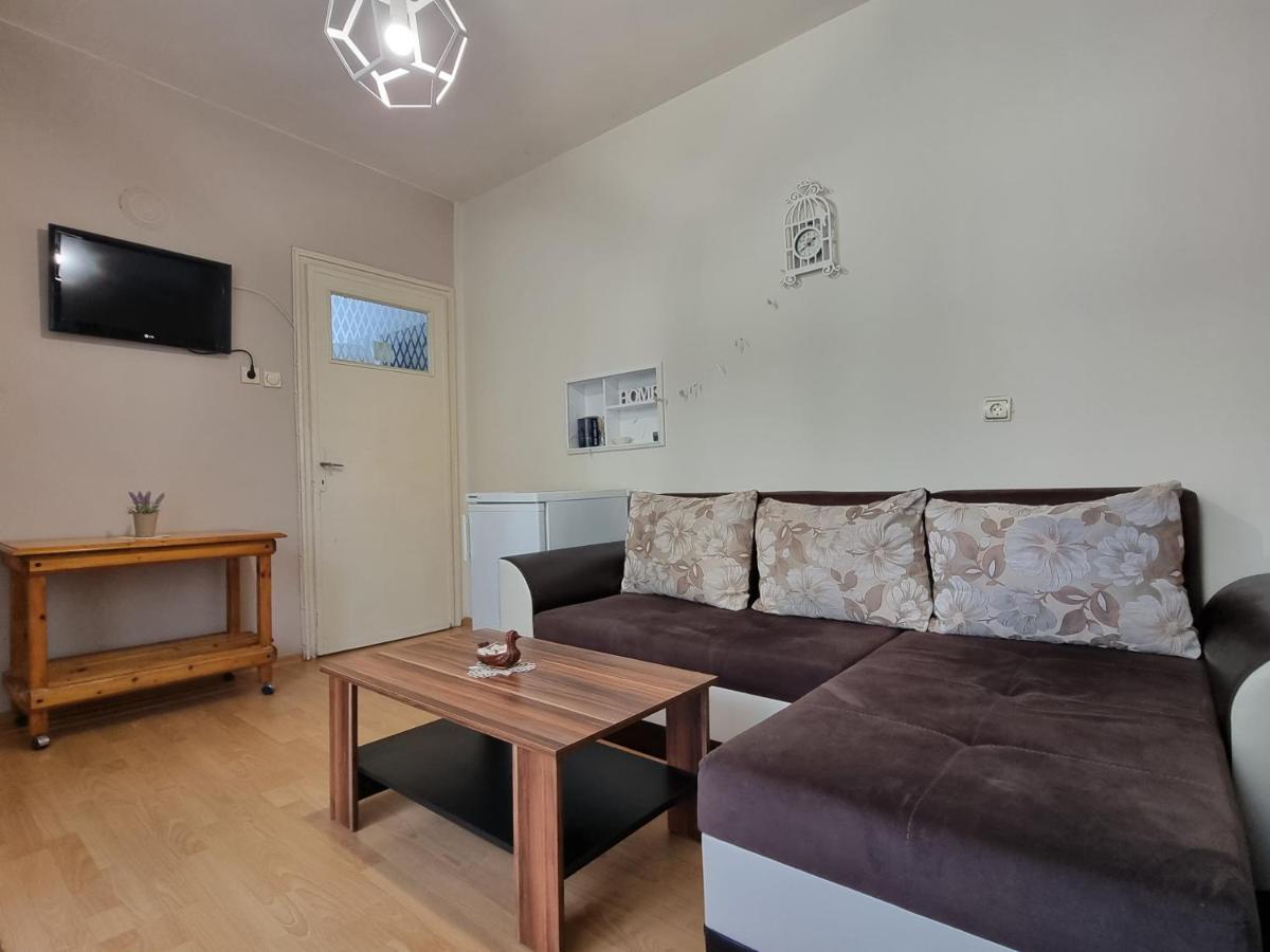 Reni'S Apartment-With Private Parking In Center Burgas Exterior photo