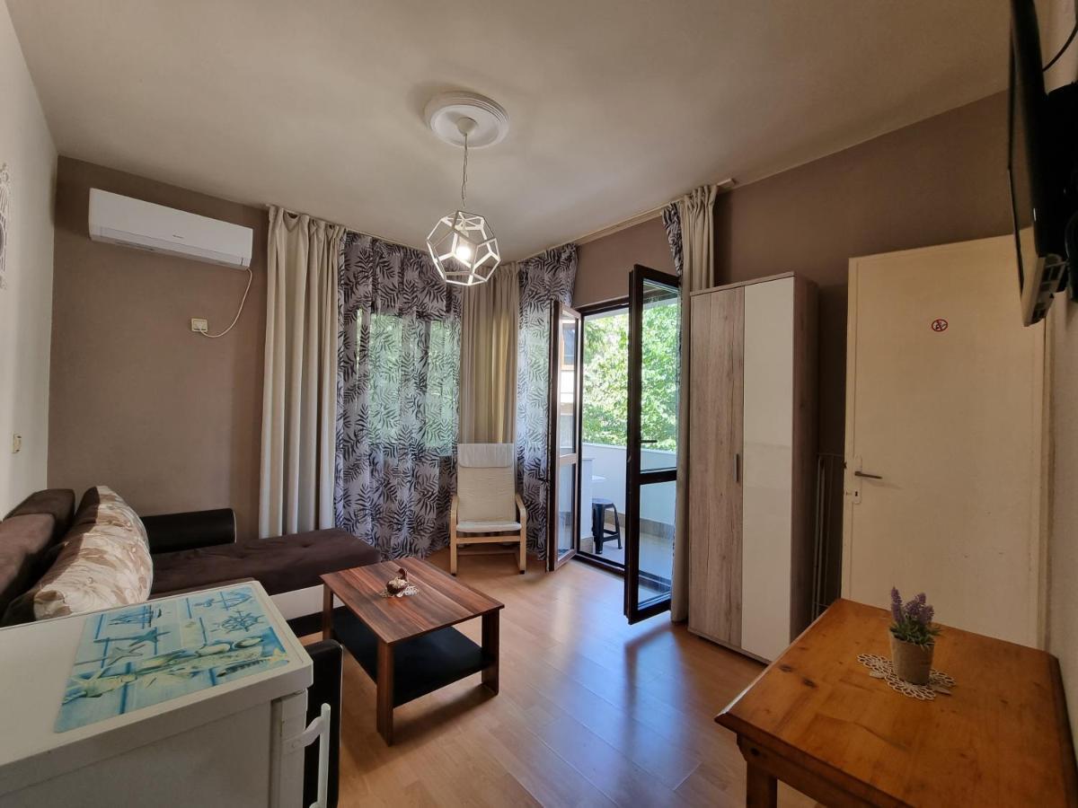 Reni'S Apartment-With Private Parking In Center Burgas Exterior photo
