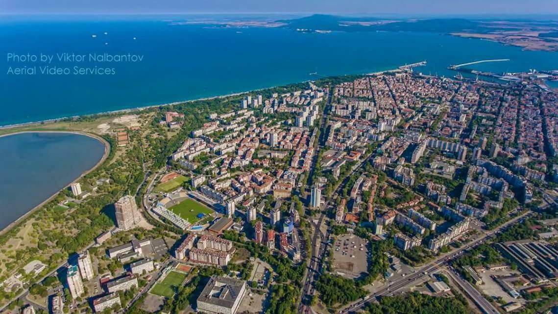 Reni'S Apartment-With Private Parking In Center Burgas Exterior photo