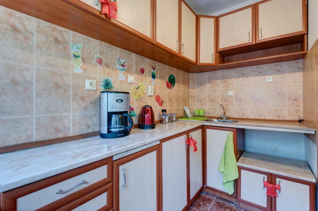 Reni'S Apartment-With Private Parking In Center Burgas Exterior photo